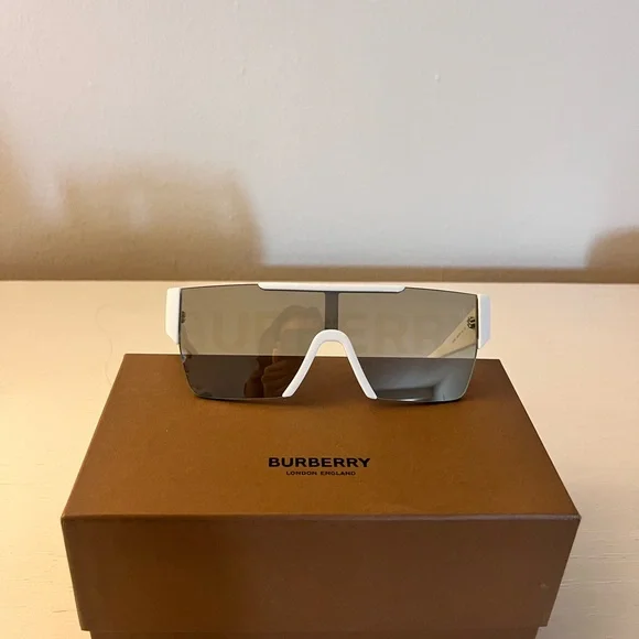 Authentic Burberry unisex sunglasses with all original boxing